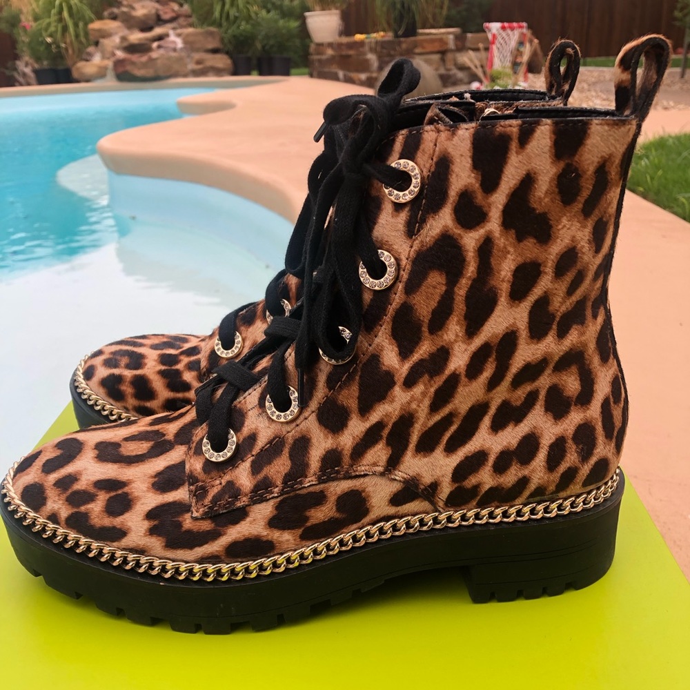 Gianni Bini Lyone Leopard Print Boots Size 8.5